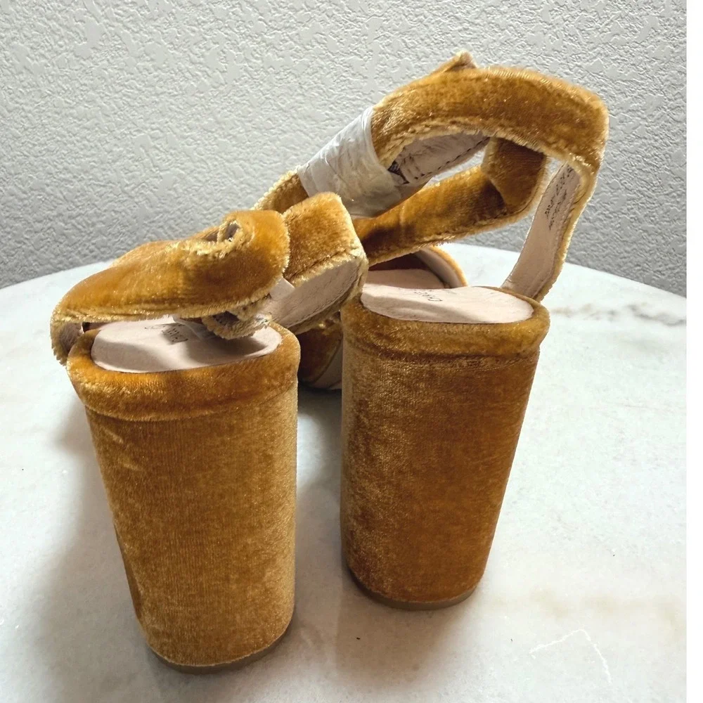 Chinese Laundry luxe golden